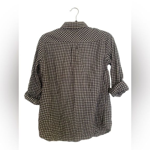 Uniqlo gingham women’s button down shirt. Size medium. - Picture 2 of 3